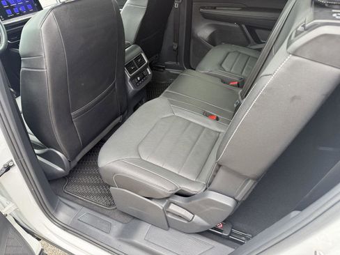 Used 2025 Volkswagen Atlas SEL AWD/4WD image 15