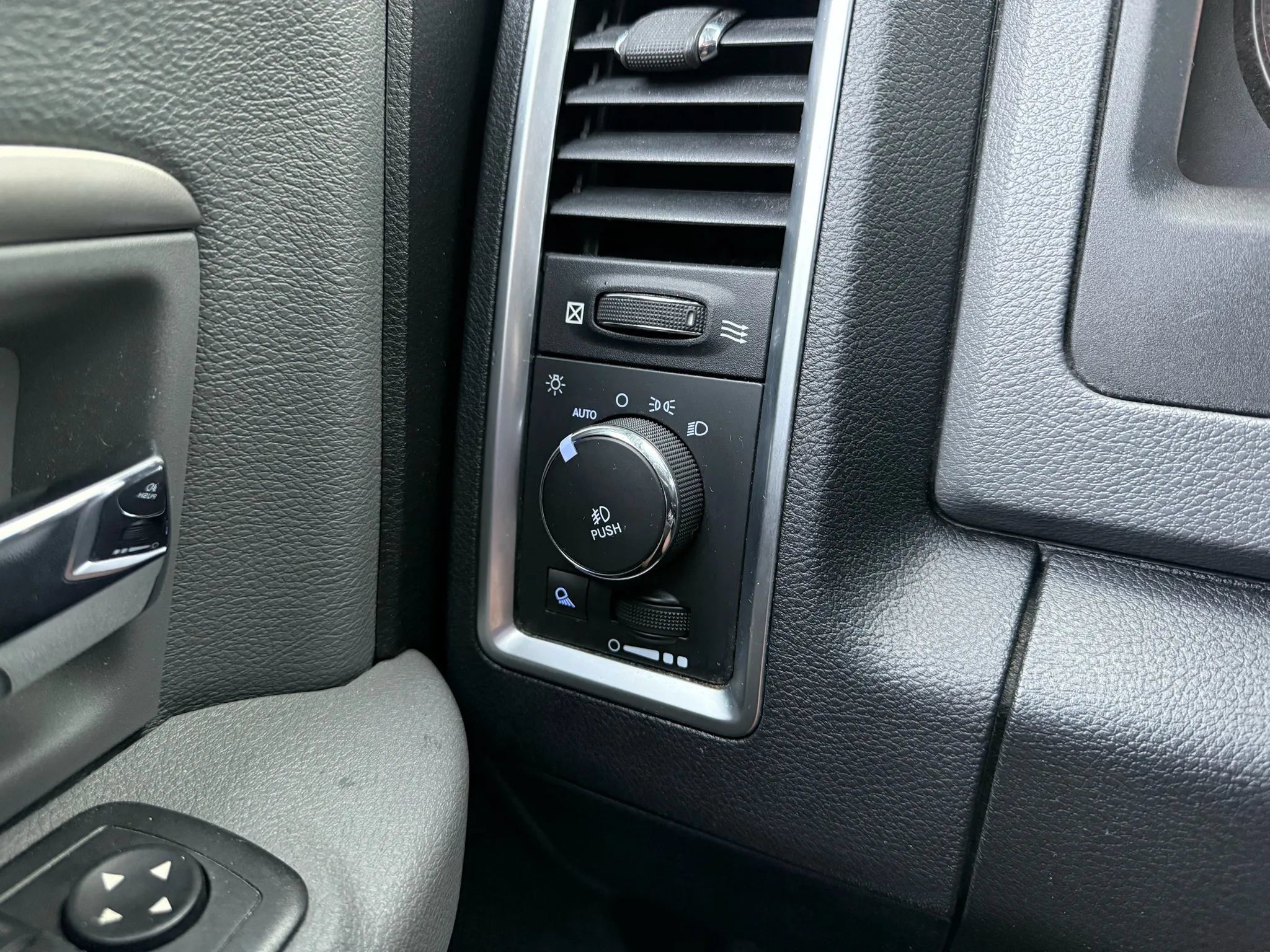 Used 2016 RAM 1500 Big Horn RWD image 25