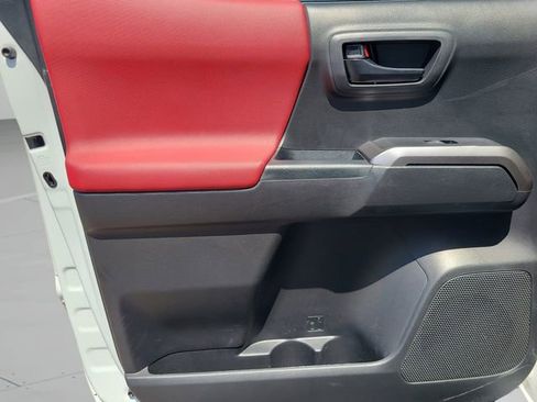 Used 2022 Toyota Tacoma SR5 RWD image 10