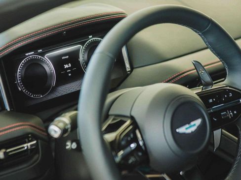 Used 2025 Aston Martin DB12 Coupe image 7