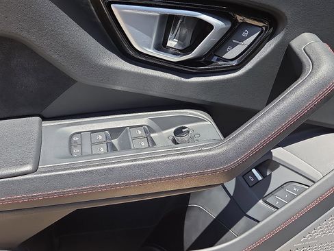 Used 2024 Lamborghini Urus S AWD/4WD image 21