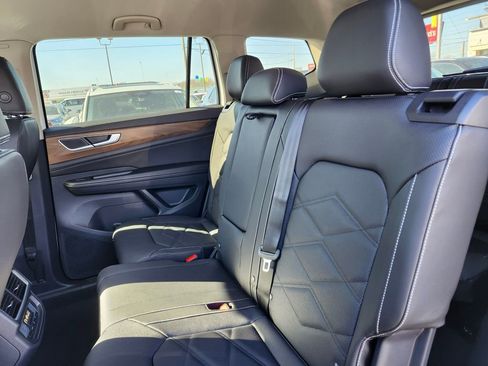 New 2026 Volkswagen Atlas SE image 11