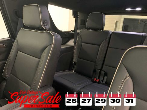 Used 2021 Chevrolet Tahoe Premier w/ Premium Package image 17