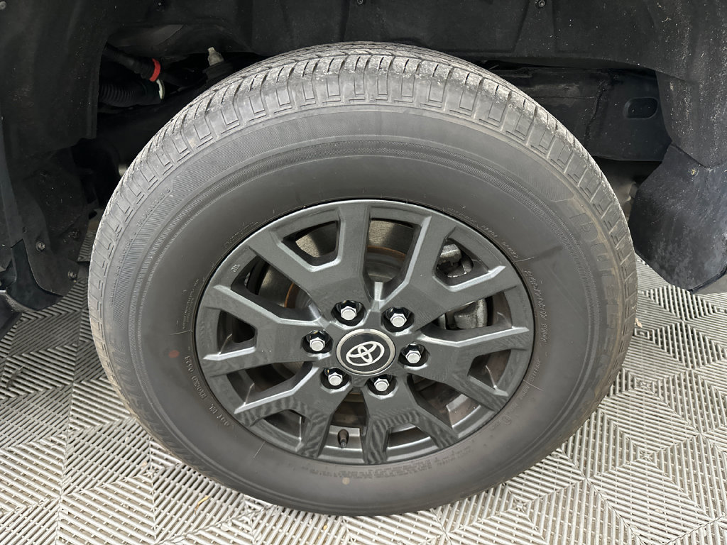 Used 2025 Toyota 4Runner SR5 AWD/4WD image 19