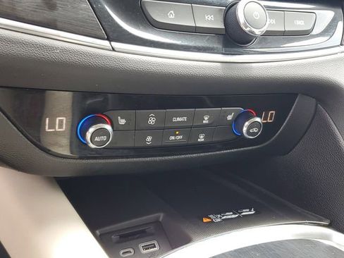 Used 2022 Buick Enclave Essence FWD image 21