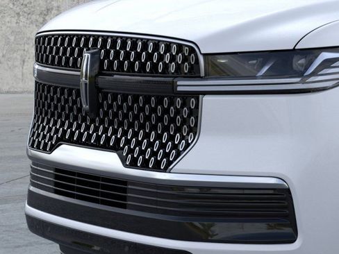 New 2026 Lincoln Navigator L Premier AWD/4WD image 17