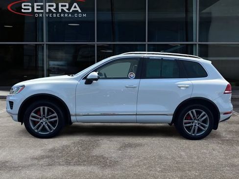 Used 2016 Volkswagen Touareg Sport AWD/4WD image 2