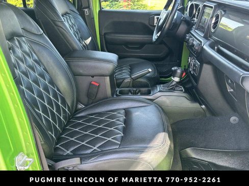 Used 2019 Jeep Wrangler Unlimited Sahara w/ Uconnect 4C Nav & Sound Group AWD/4WD image 13