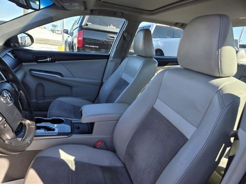 Used 2012 Toyota Camry XLE w/ Leather Pkg image 29