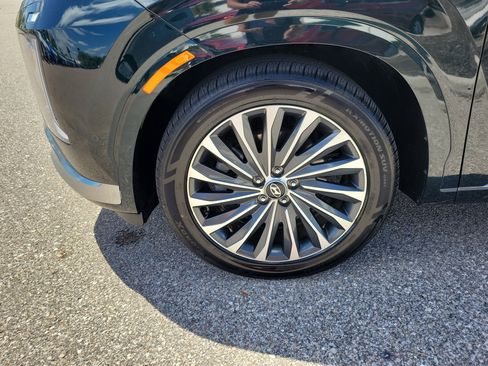 Used 2024 Hyundai Palisade Calligraphy image 8