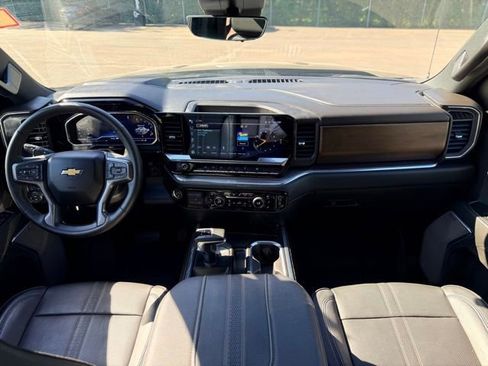 Used 2024 Chevrolet Silverado 1500 High Country w/ High Country Premium Package AWD/4WD image 23