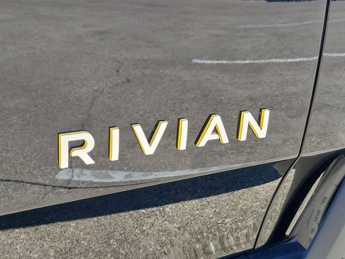 Used 2023 Rivian R1S Adventure image 31