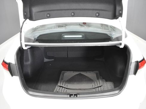 Used 2022 Toyota Corolla LE FWD image 29