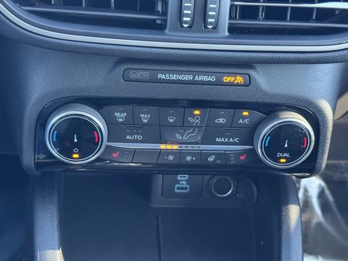 Used 2022 Ford Escape SEL image 11