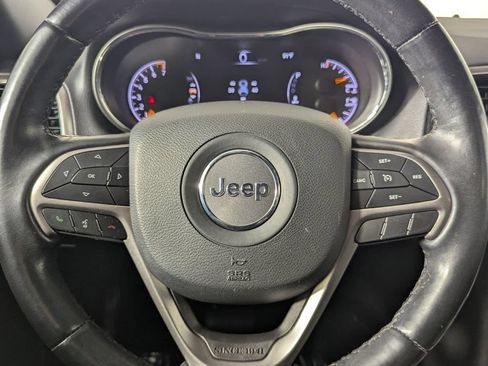 Used 2022 Jeep Grand Cherokee Laredo X RWD image 19