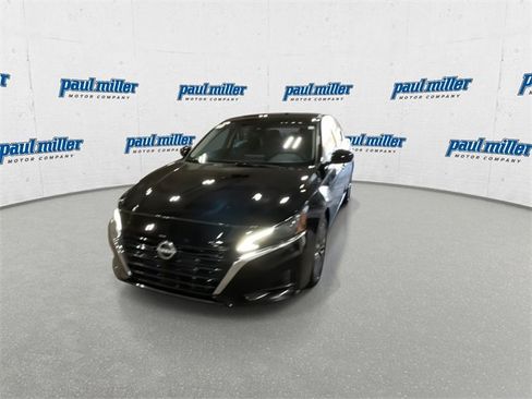 Used 2023 Nissan Altima 2.5 SV image 4