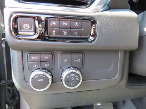 Used 2025 GMC Yukon XL Denali w/ LPO, Floor Liner Package AWD/4WD image 24