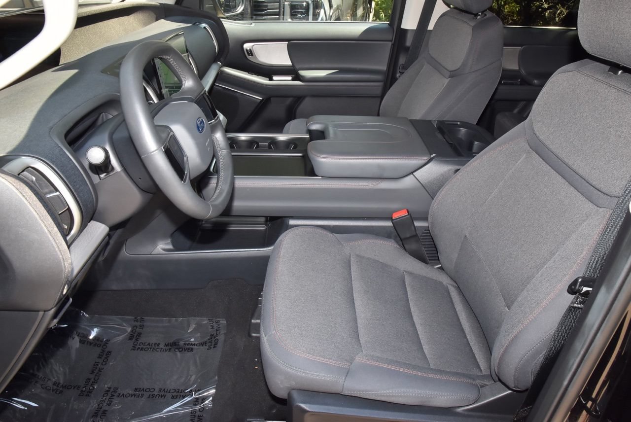 Used 2025 Ford Expedition Active RWD image 13