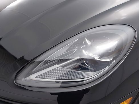 New 2026 Porsche Macan S image 33