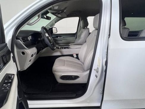 Used 2024 Jeep Wagoneer Series III w/ Flexible Seating Group image 10