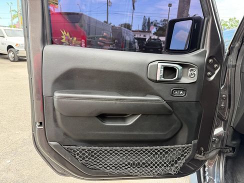 Used 2021 Jeep Wrangler Unlimited Sahara AWD/4WD image 11