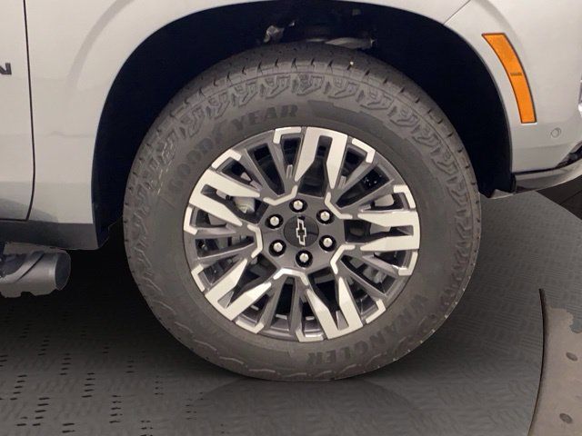 New 2026 Chevrolet Suburban Z71 w/ Z71 Off-Road Package AWD/4WD image 37