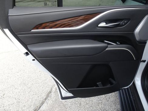 Certified 2022 Cadillac Escalade Sport Platinum w/ Heavy-Duty Trailer Package AWD/4WD image 16