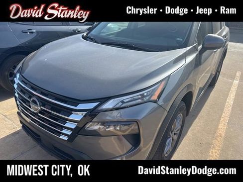 Used 2026 Nissan Rogue SV AWD/4WD image 1