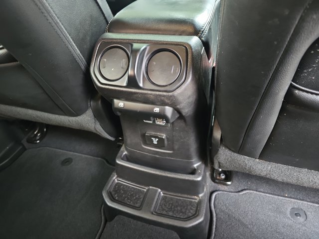 Used 2019 Jeep Wrangler Unlimited Sahara AWD/4WD image 18