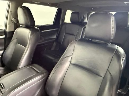 Used 2019 Toyota Highlander XLE FWD image 29