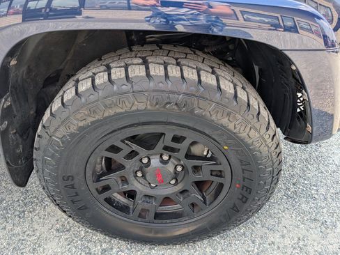 Used 2018 Toyota 4Runner TRD Off-Road Premium image 4