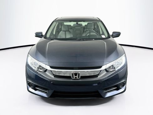 Used 2018 Honda Civic EX-T image 2