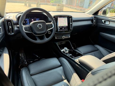Certified 2023 Volvo XC40 B5 Plus w/ Protection Package Premier AWD/4WD image 12