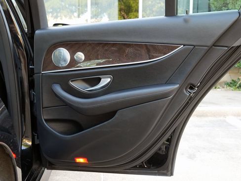 Used 2019 Mercedes-Benz E 300 image 40
