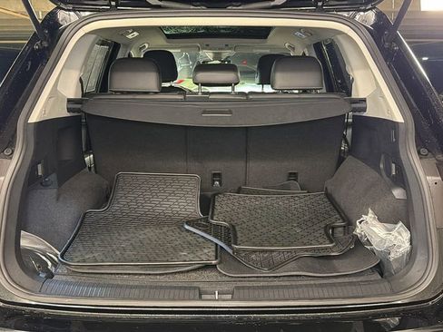 Used 2023 Volkswagen Tiguan SE image 14