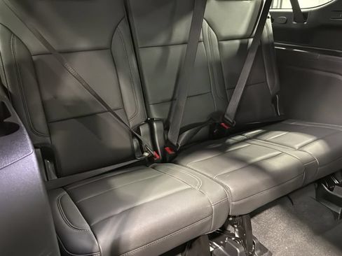 Used 2025 Chevrolet Suburban LT w/ Comfort Package AWD/4WD image 18