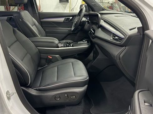 Used 2025 Buick Enclave Preferred image 18