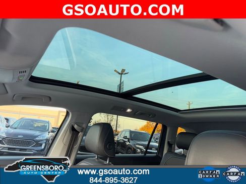 Used 2021 Volkswagen Tiguan SE w/ Panoramic Sunroof Package image 30
