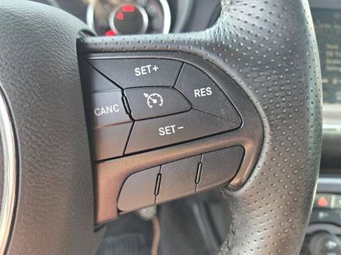 Used 2015 Dodge Challenger R/T Plus image 10