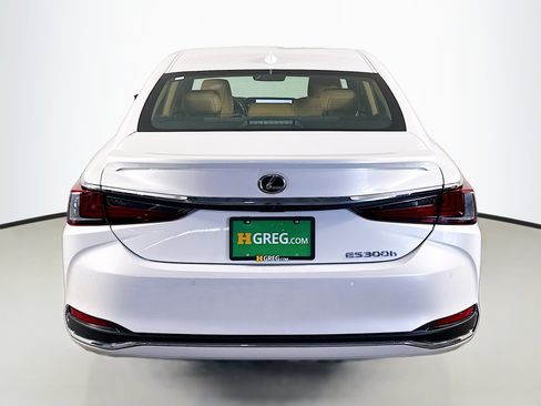 Used 2024 Lexus ES 300h Ultra Luxury image 8