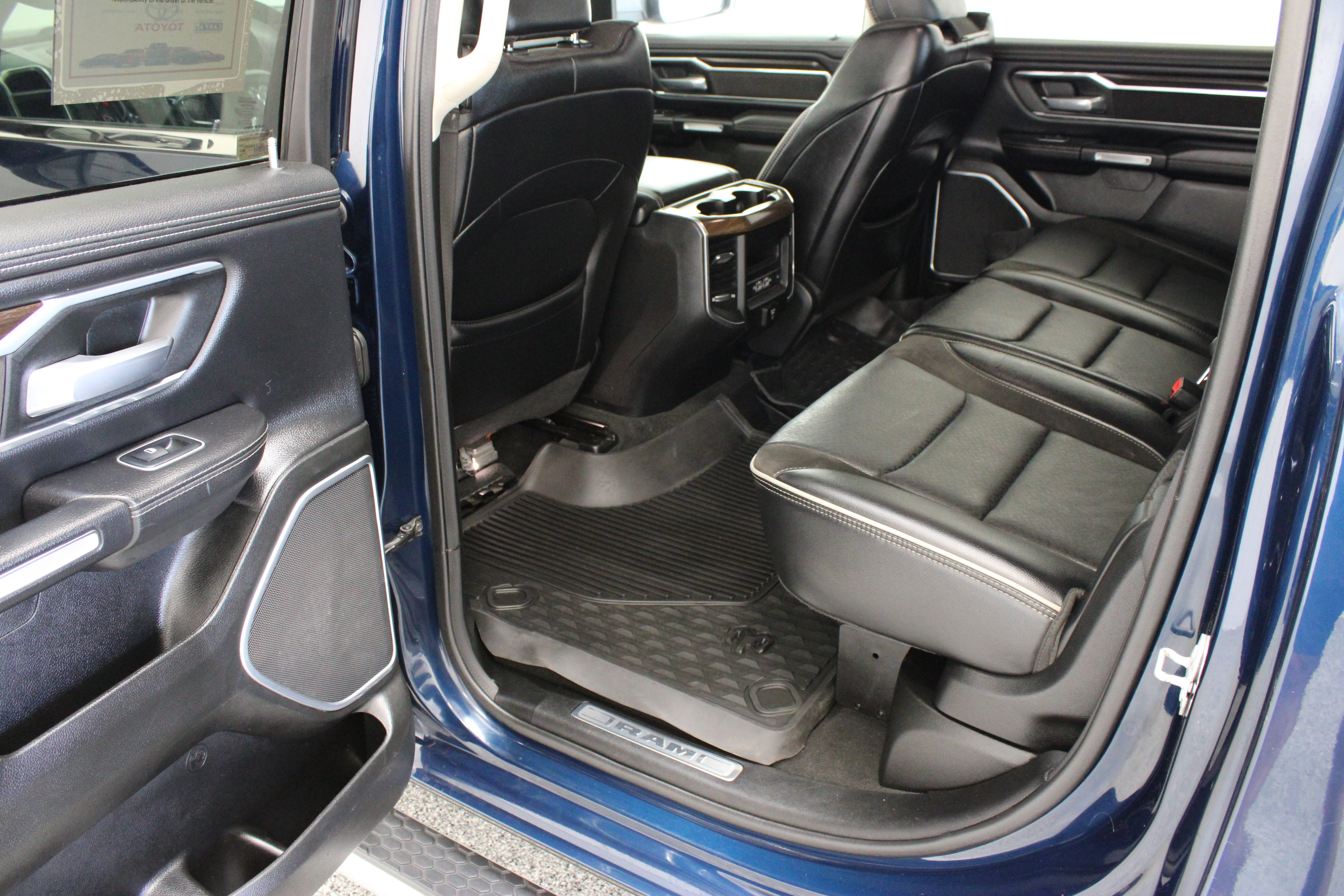 Used 2022 RAM 1500 Laramie AWD/4WD image 29
