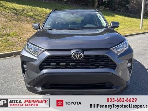 Used 2019 Toyota RAV4 XLE Premium image 8
