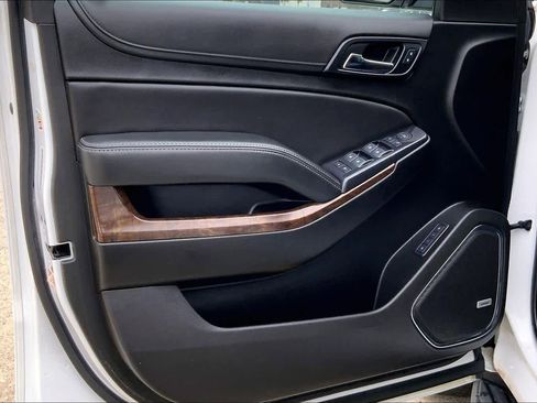 Used 2020 Chevrolet Suburban LT image 22