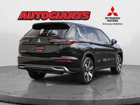 New 2025 Mitsubishi Outlander SE image 4