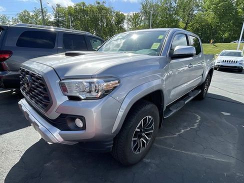 Used 2020 Toyota Tacoma TRD Sport AWD/4WD image 1