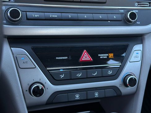 Used 2017 Hyundai Elantra SE FWD image 18
