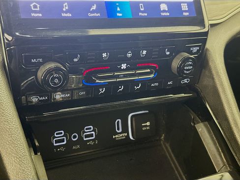 Used 2023 Jeep Grand Cherokee 4WD 4xe w/ Luxury Tech Group II image 24