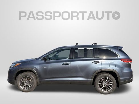 Used 2019 Toyota Highlander XLE image 9