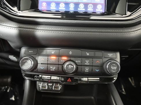Used 2024 Dodge Durango SXT AWD/4WD image 31