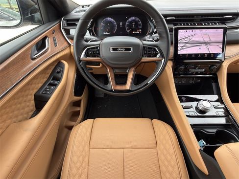 New 2025 Jeep Grand Cherokee Summit image 11